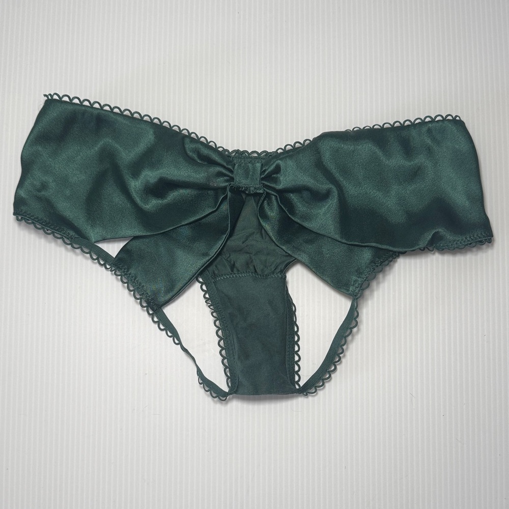 VS Cheeky Panty Bundle XS - Picture 3 of 9